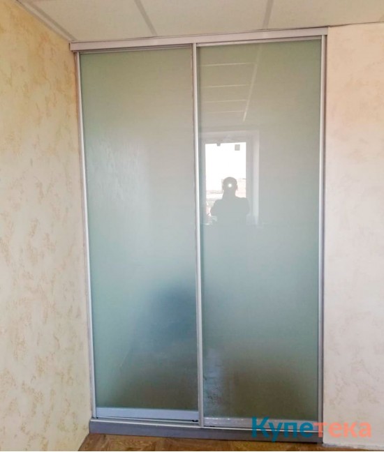 Офисные двери-купе из матового стекла